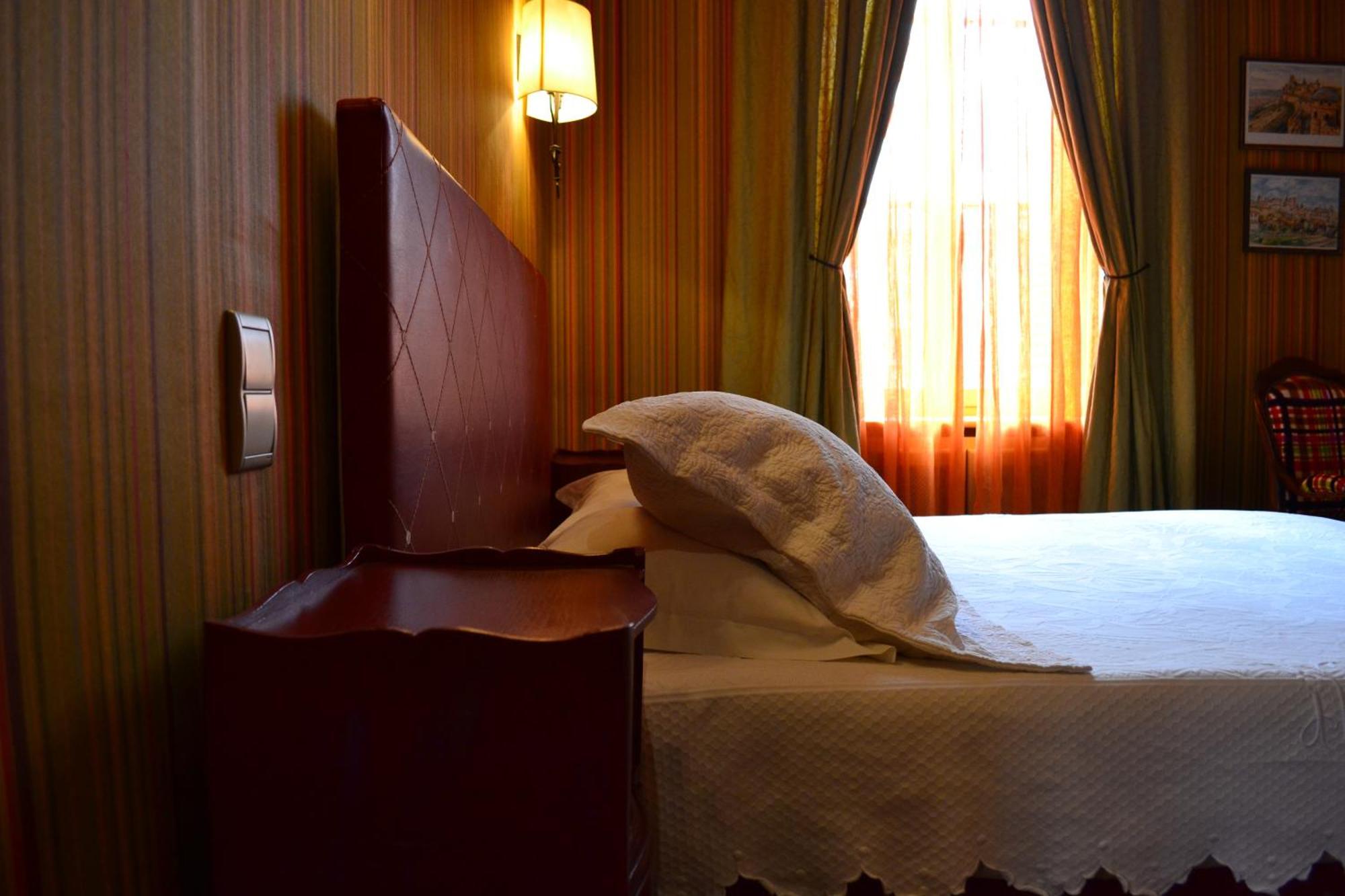 Demeure Saint Louis Historic Manor, City 700M, Parking,A C,Clim,Wifi, Heated Pool, City View Carcassonne Exterior photo